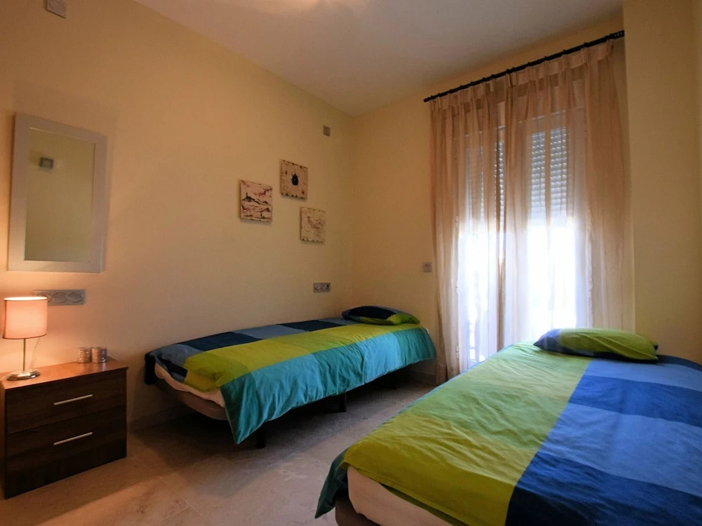 Comfortable apartment with sea views near Estepona, within walking distance from the sea