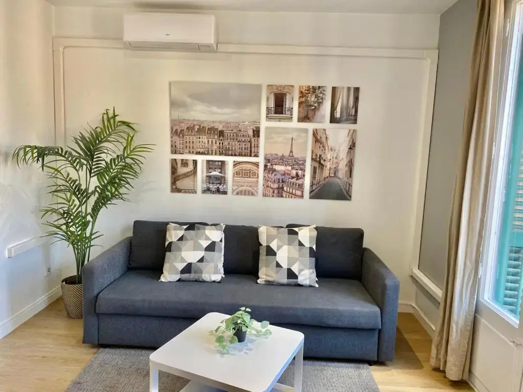 2 Bdr Eixample Apartment