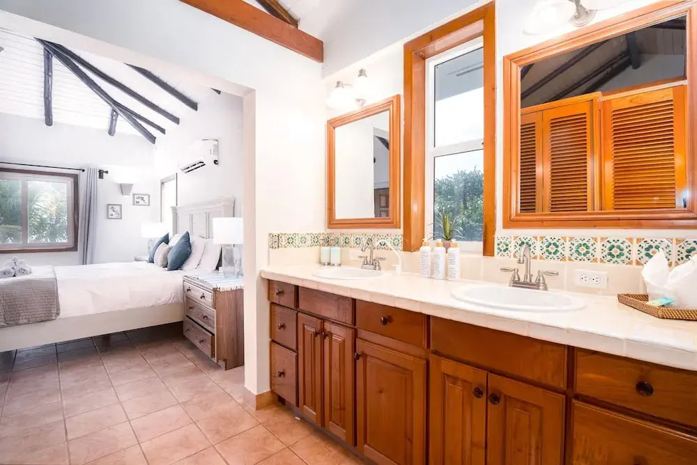 Dolphin Beach - Private Oceanfront 4-Bed Villa wPool on Huge Lot