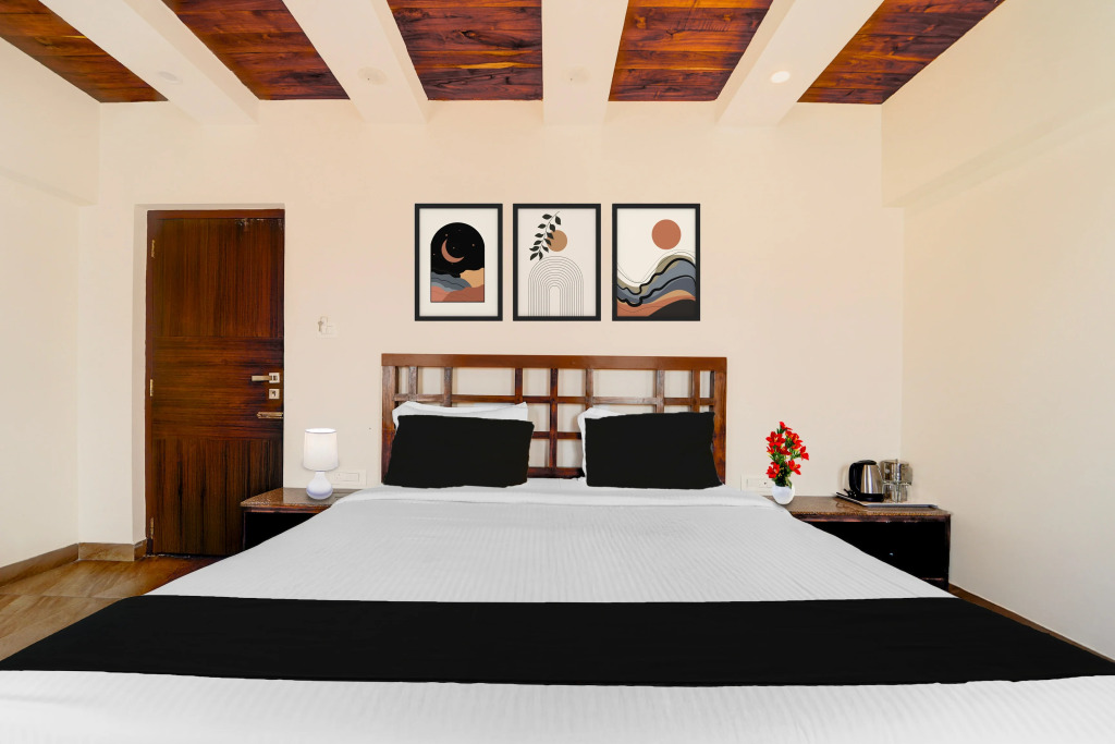 OYO 79915 SRJs Thaneesh Residency