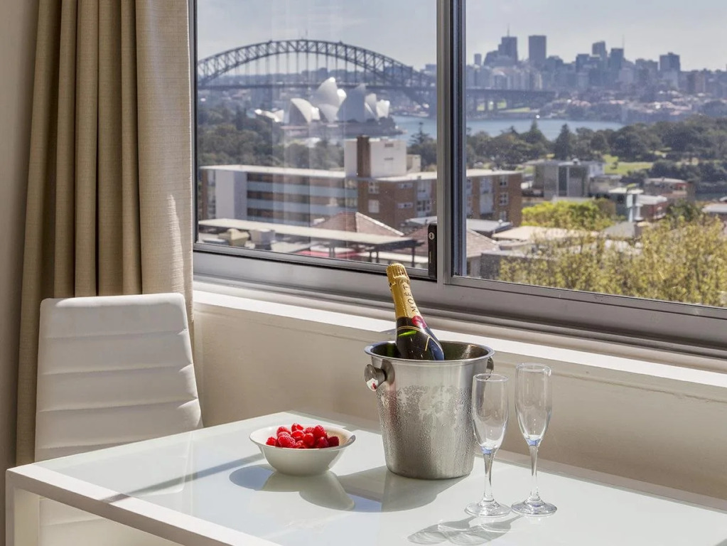 Macleay Hotel