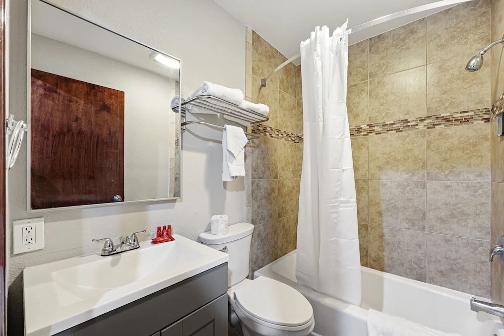 Point Loma Inn And Suites