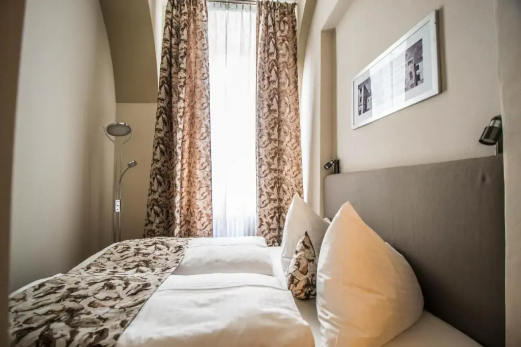 4BDR Historical Spirit Apt by Ruterra