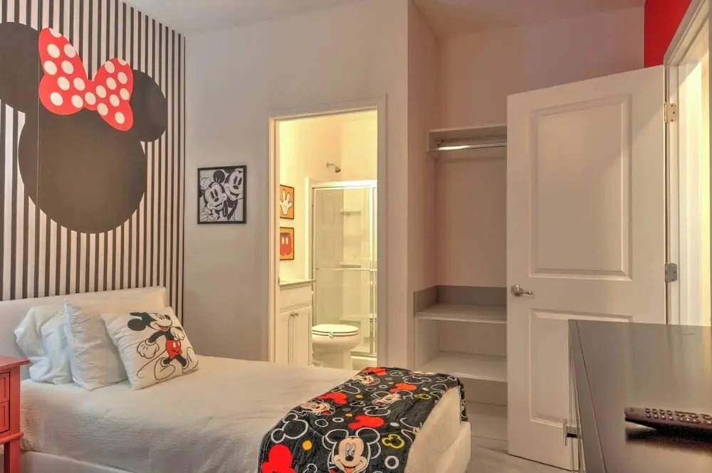 Luxury Townhouse w/ Private Pool Near Disney & Universal