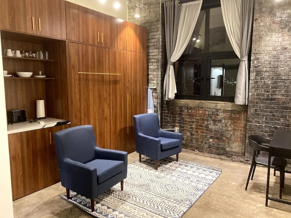 424 Gold Way - Studio Apt. 401