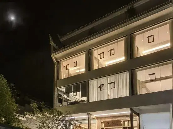 Yuechuang Banshandu Homestay (Hongqiao Tuojiang Store, Fenghuang Ancient Town)