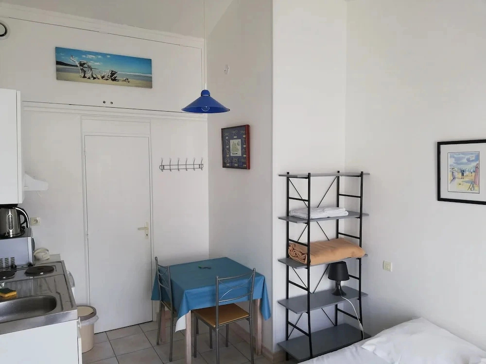 Clos DES Pins , Pavilion for 4 People, in the Heart of the Pine Forest, Heated Swimming Pool