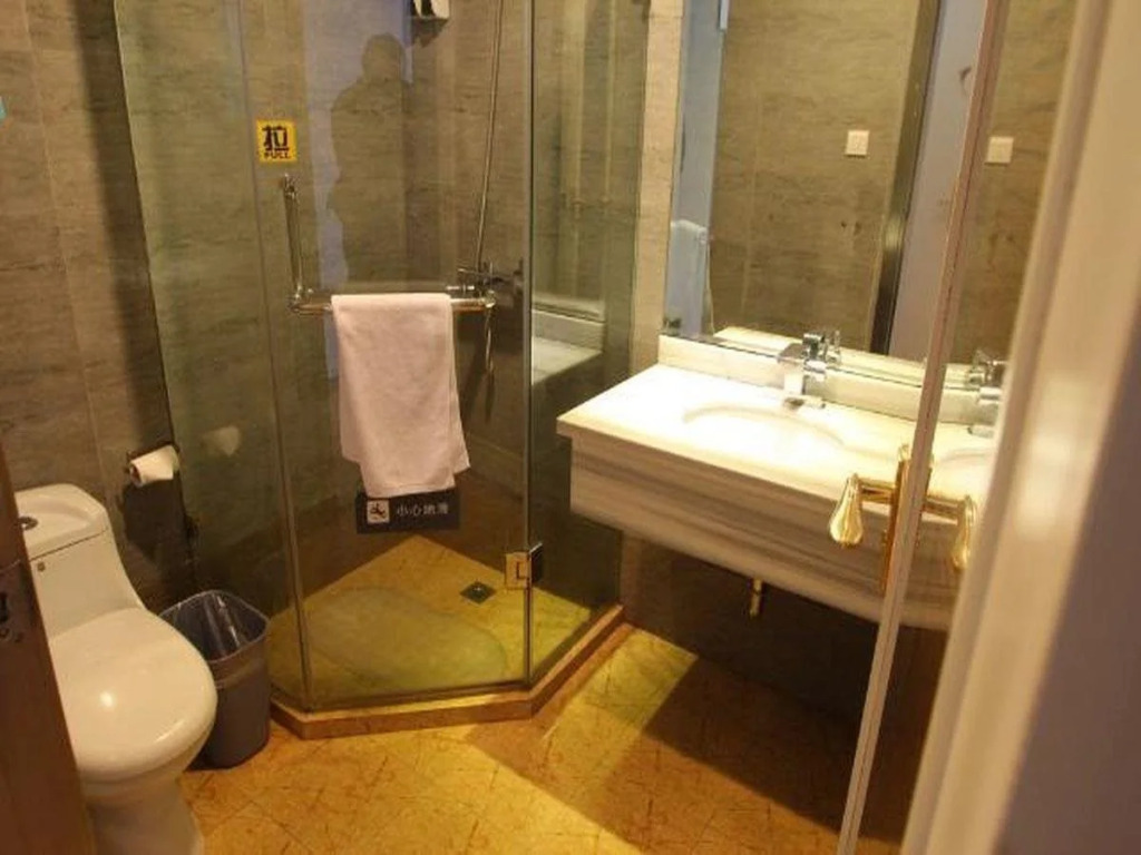 7Days Inn Shanghai Baoshan Road Metro Station