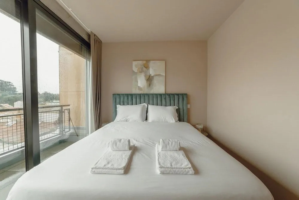City Center Premium Apartment by Vacationy