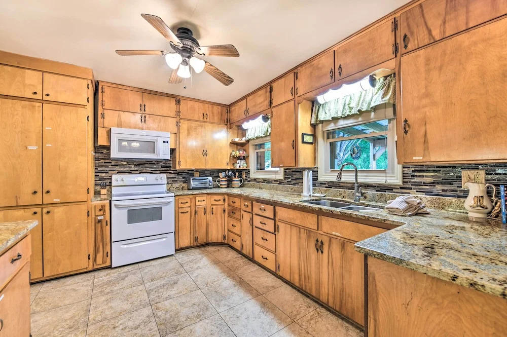 'campbell Retreat' in Maggie Valley w/ Deck!