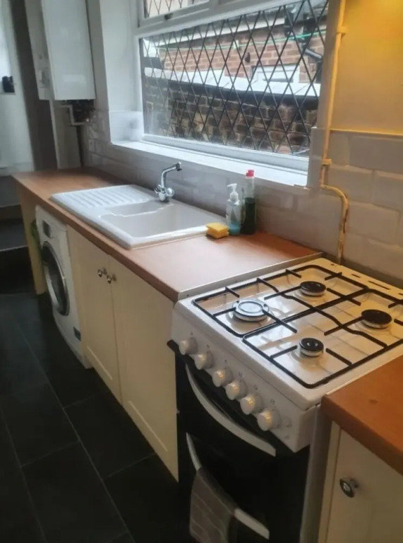 Townhouse @ 33 Kinver Street Stoke