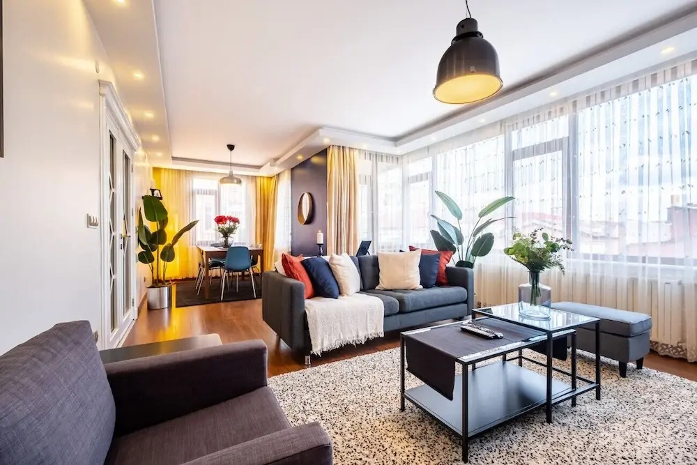 Captivating Flat With Balcony Near Besiktas Pier