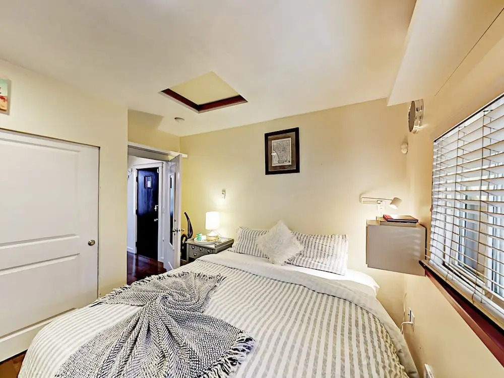 Cozy Capitol Hill W/ Patio 1 Bedroom Cottage