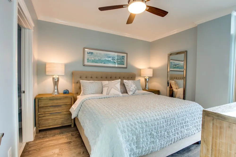 Waterscape A606 - 2 Br condo by RedAwning