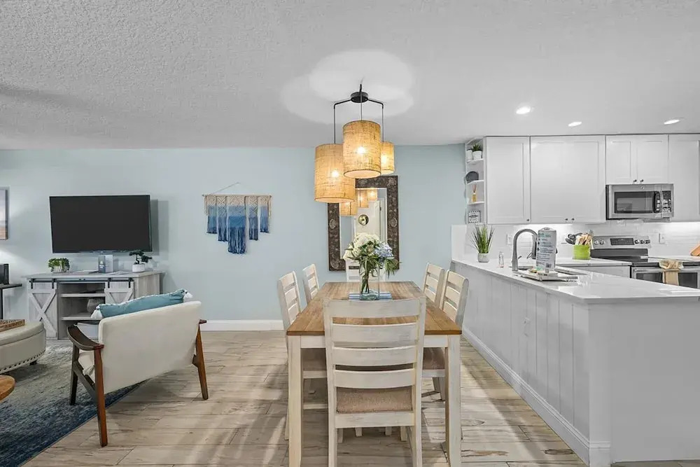 Lovely Ocean-view Condo With Pools, hot Tubs, Private W/d, & Central AC