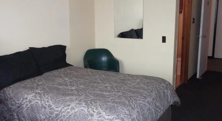 Quinsam Hotel