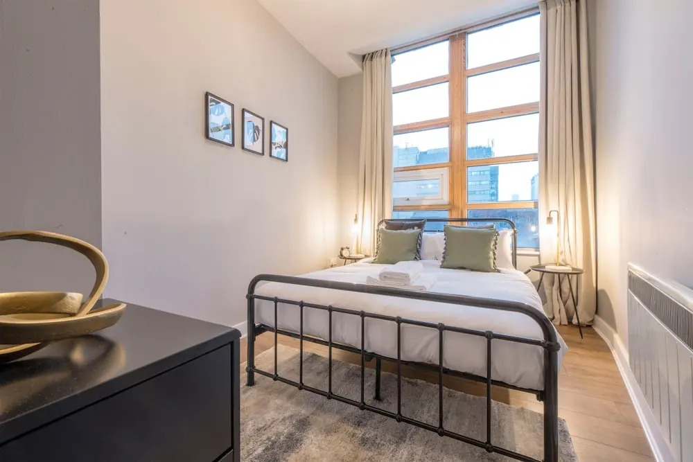 2 Bedroom Apartment Near Manchester Victoria