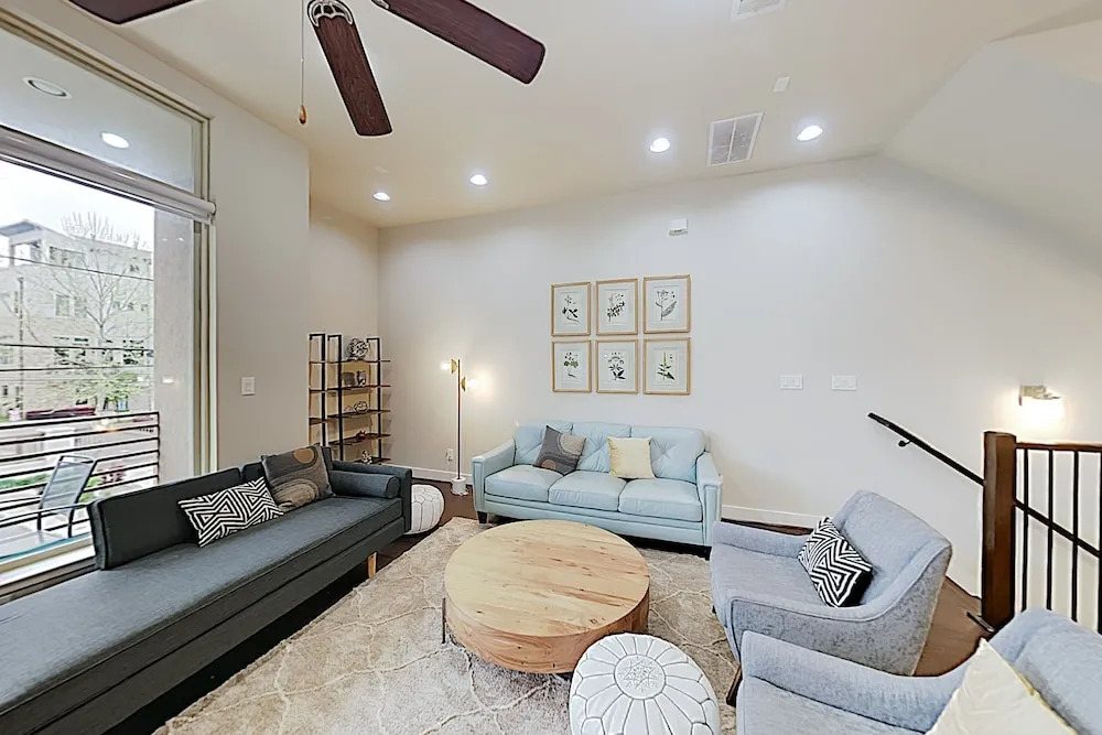 Washington Corridor All-suite W/ Gourmet Kitchen 3 Bedroom Townhouse