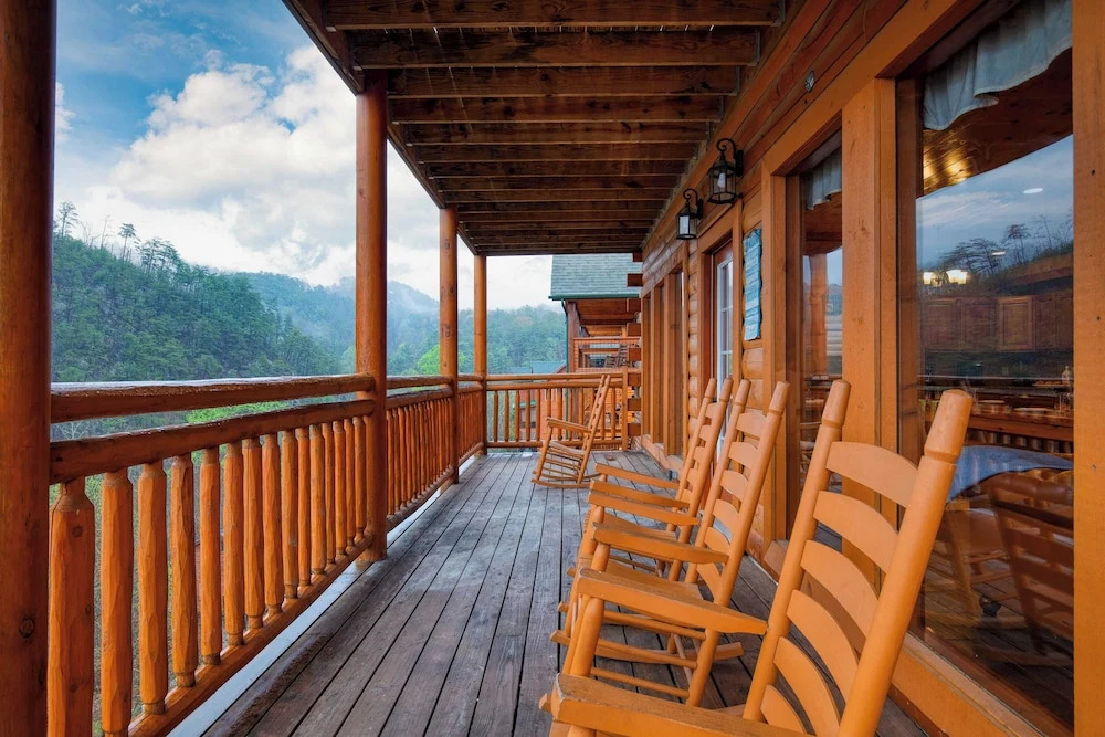 Marco Polo Lodge by Avantstay Sleeps 28 Indoor Pool Theater Game Room View