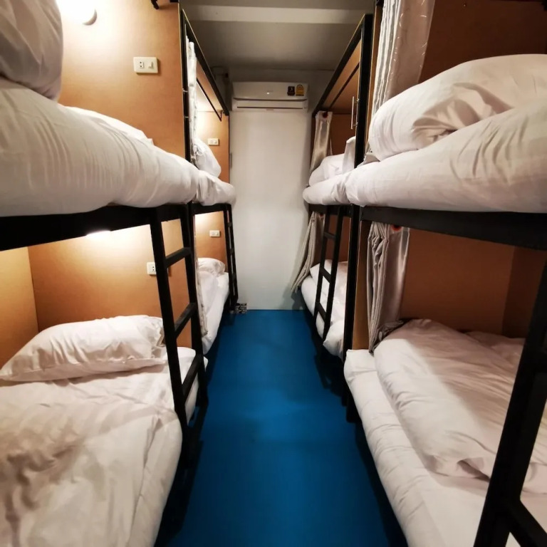 D​ Luck​ Hostel