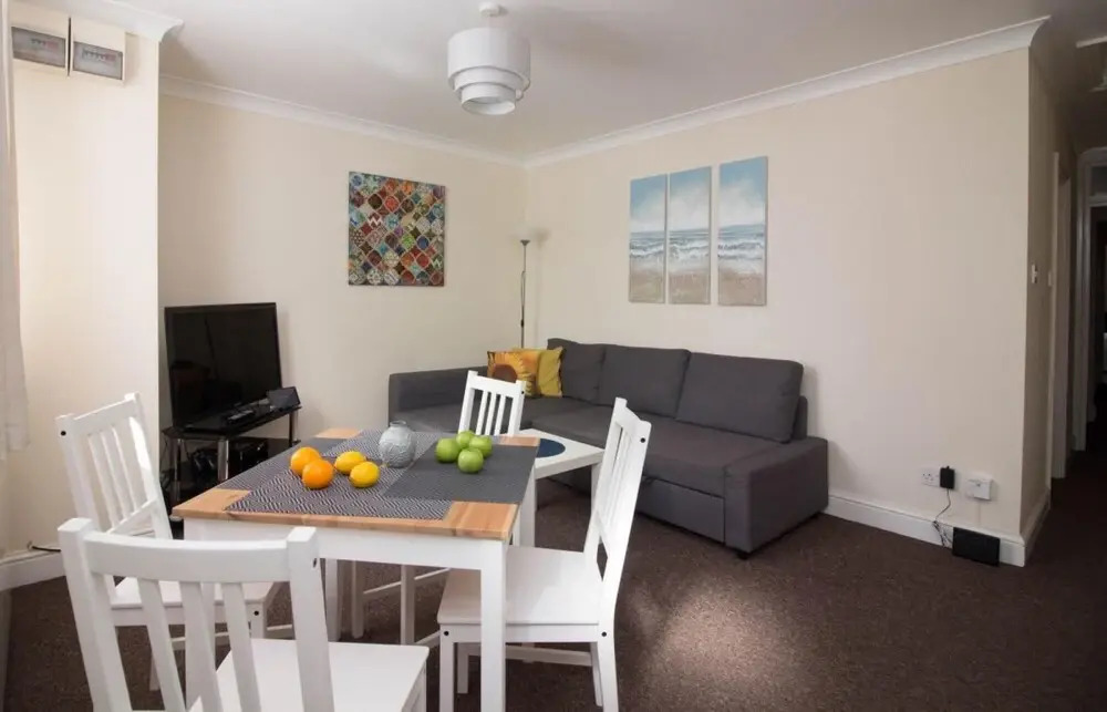 Stayzo Penthouse Accommodation 1- Premier Lodge