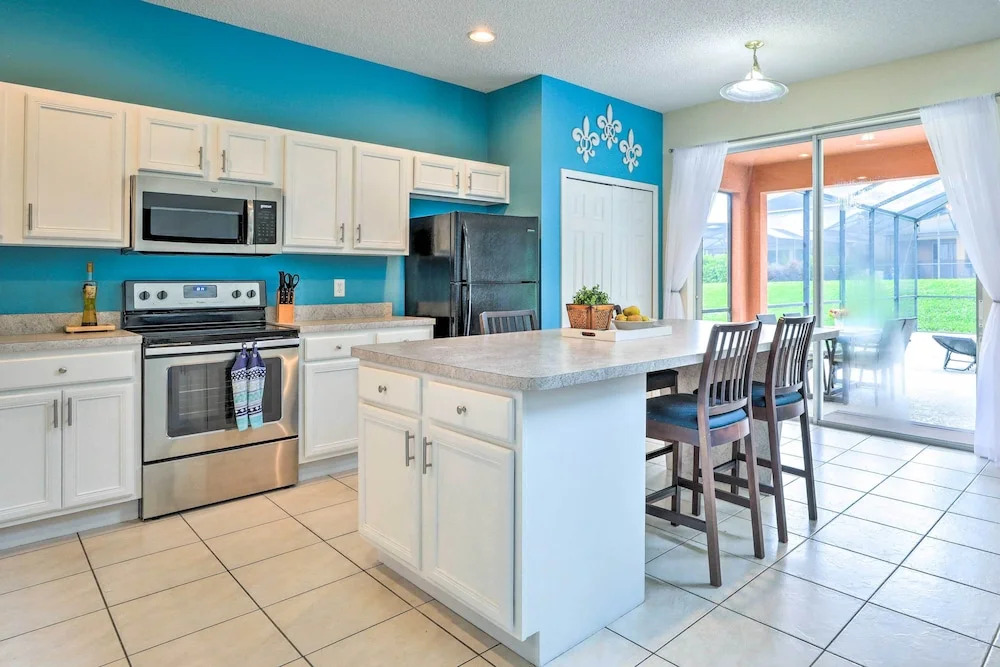 Less Than 5 Mi to Disney World Resort Home for Families!