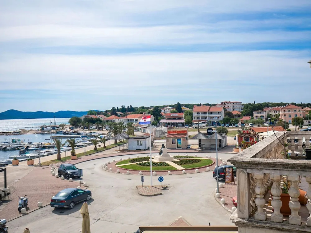 Scenic Apartment in Pakoštane near Sea & Town Center