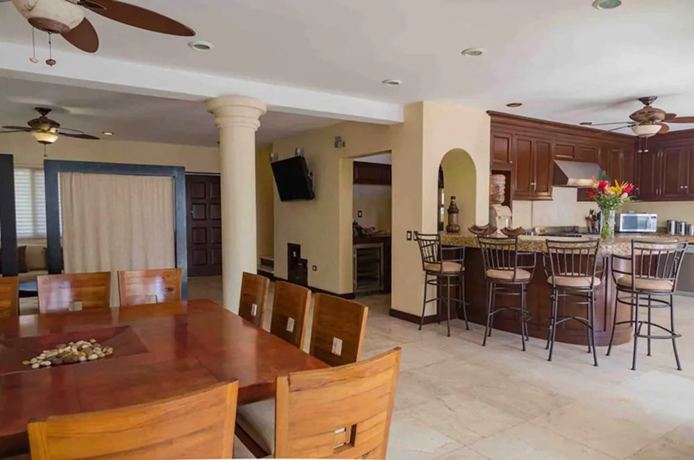 Hermosa Mayette Villa by ChezPlaya