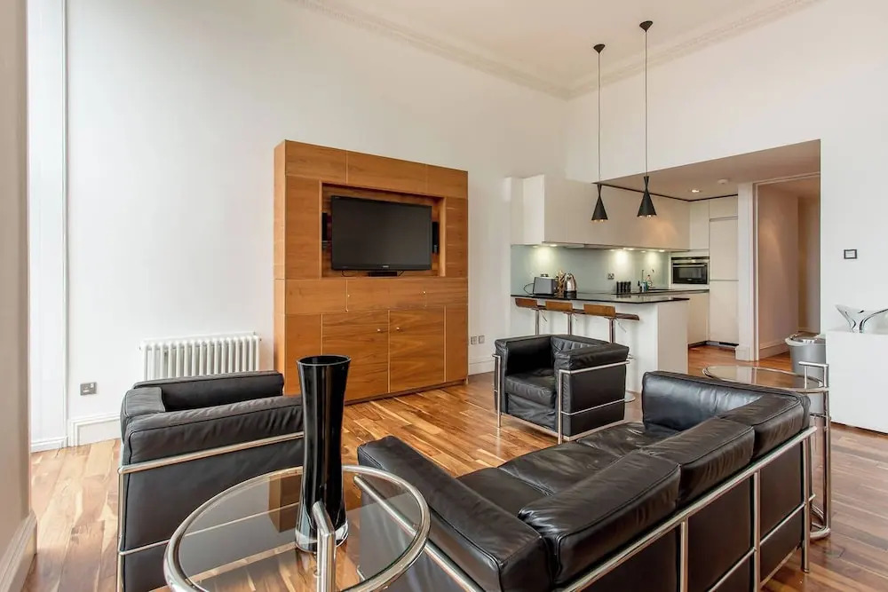 JOIVY Location, Location! North Bank Street Luxury Apt