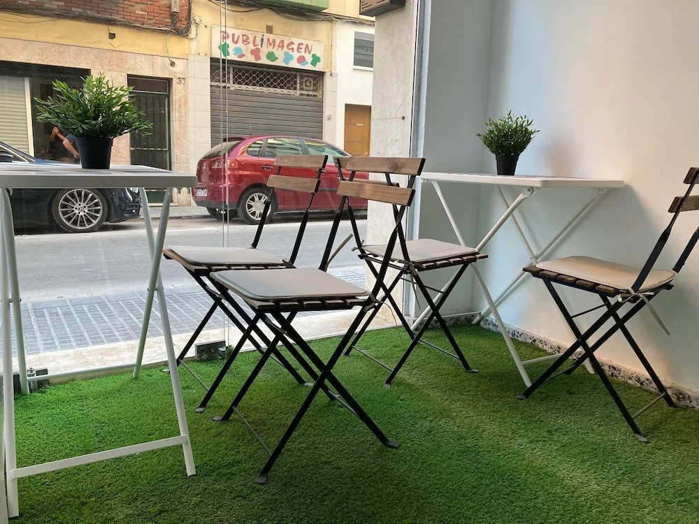 Golondrinas de Malaga "Apartamentos con mucho Arte" y terraza solarium en coliving
