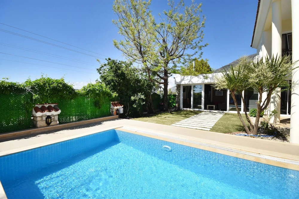 Villa Nail by Helaltatilvillari