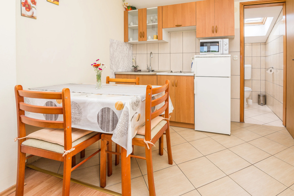 Beachfront Apartment Mira 2