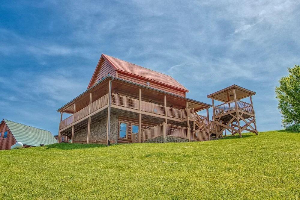 Mountain Breeze 5 Bedrooms 3 Bathrooms Cabin