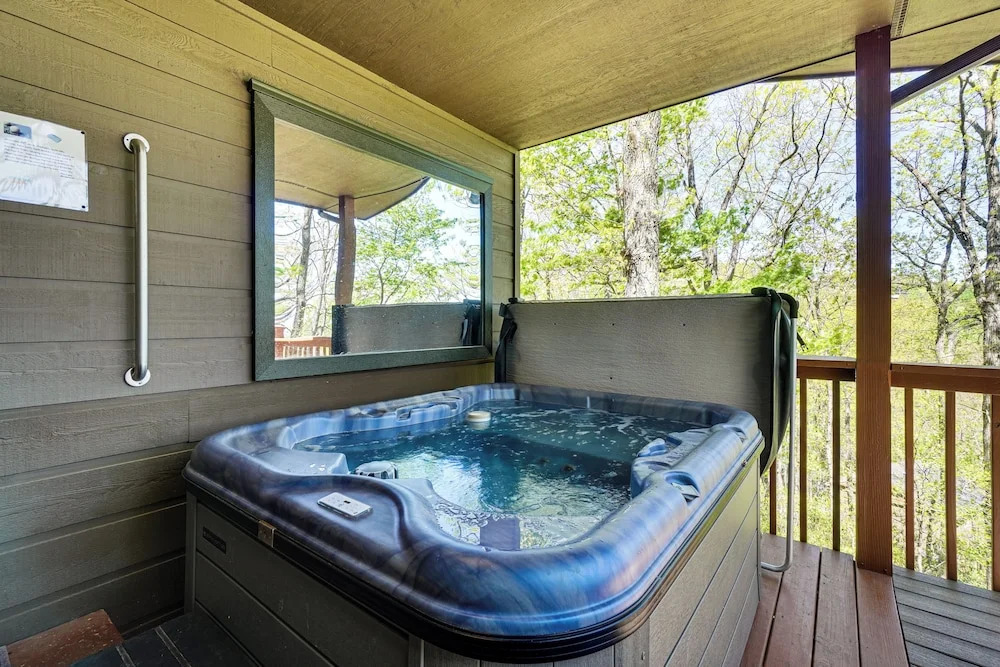 4 Mi to Gatlinburg Strip: Serene Cabin w/ Hot Tub!