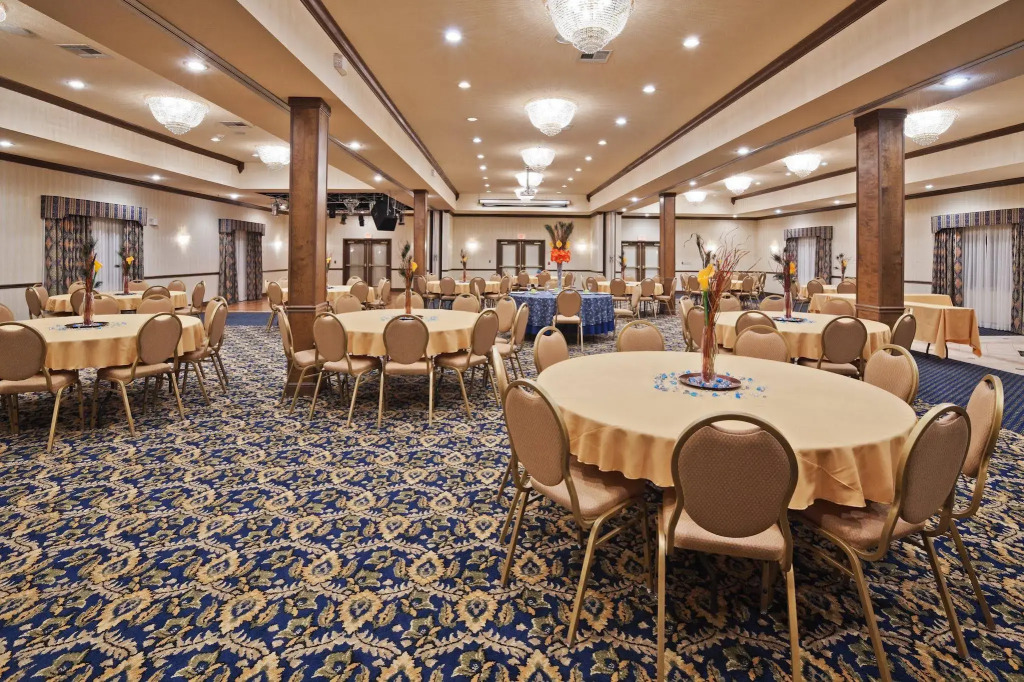 Holiday Inn Express & Suites Glenpool by IHG