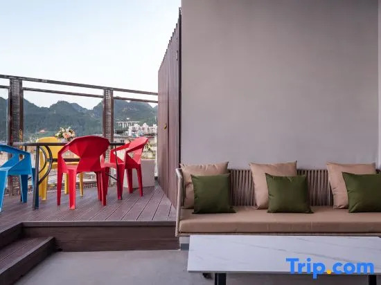 Sunny Day designer art space residential accommodation (Libo food street shop)