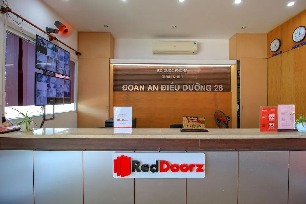 RedDoorz Plus @ Tran Phu