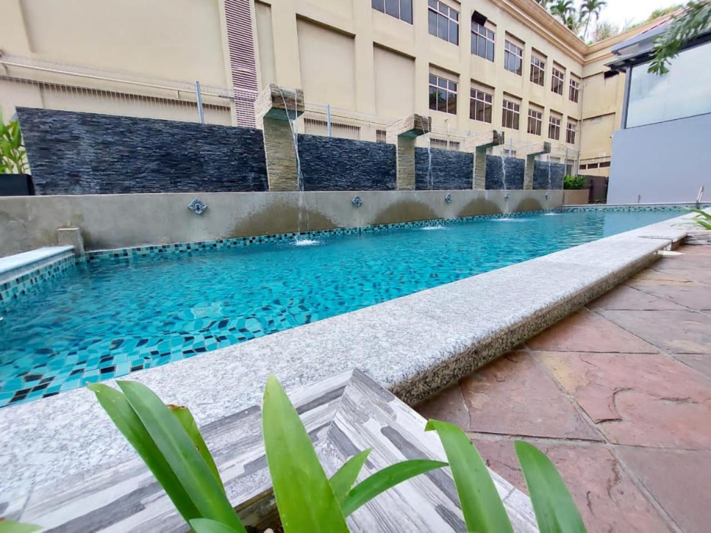 CHRISTEE SUITES HOTEL