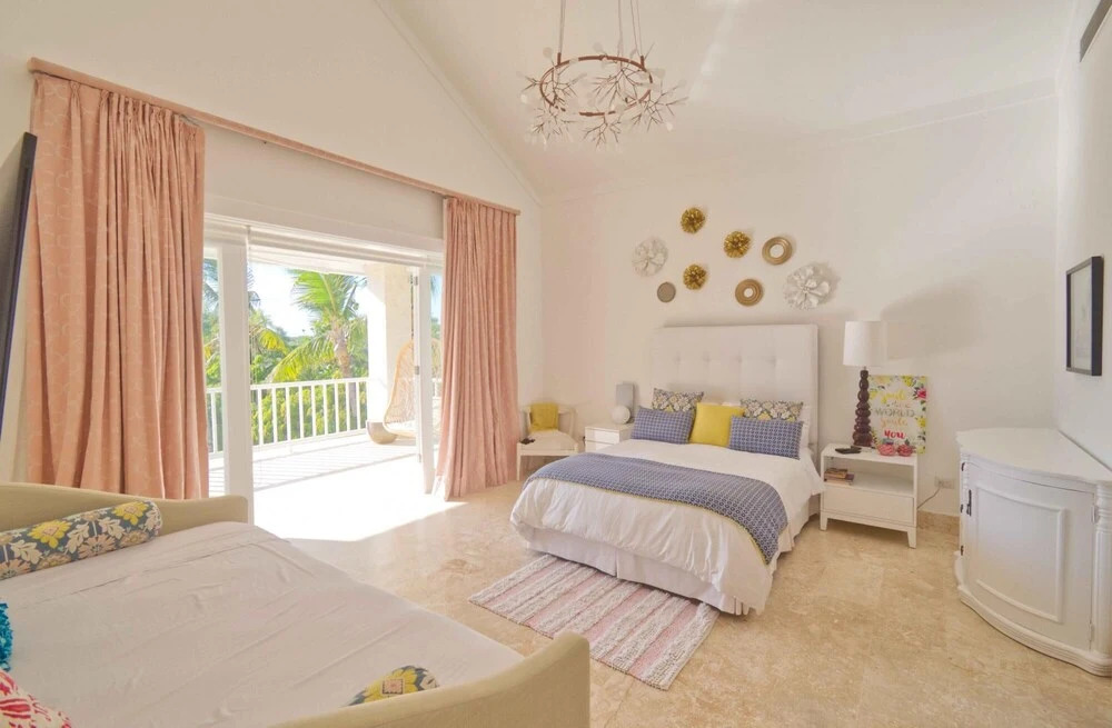 Modern Villa w Golf and Lake View in Beach Resort