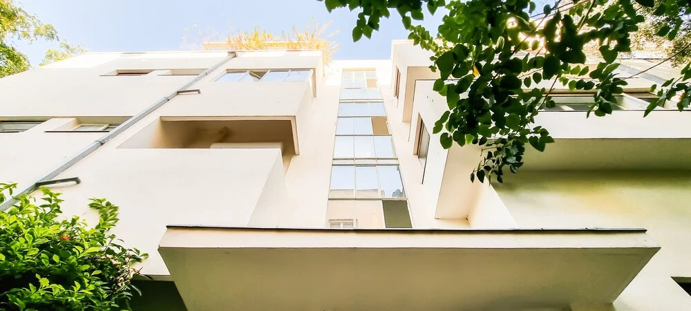 Charming 2BDR apt W Private Garden TL41