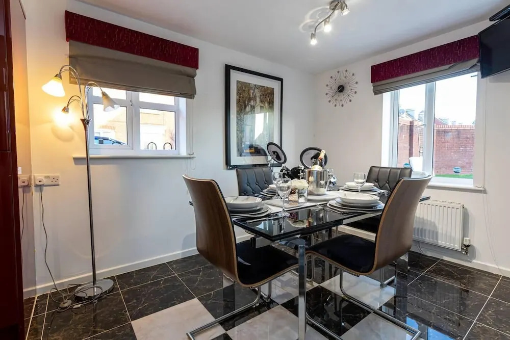 Beautifully Designed 3 Bed House - in Manchester