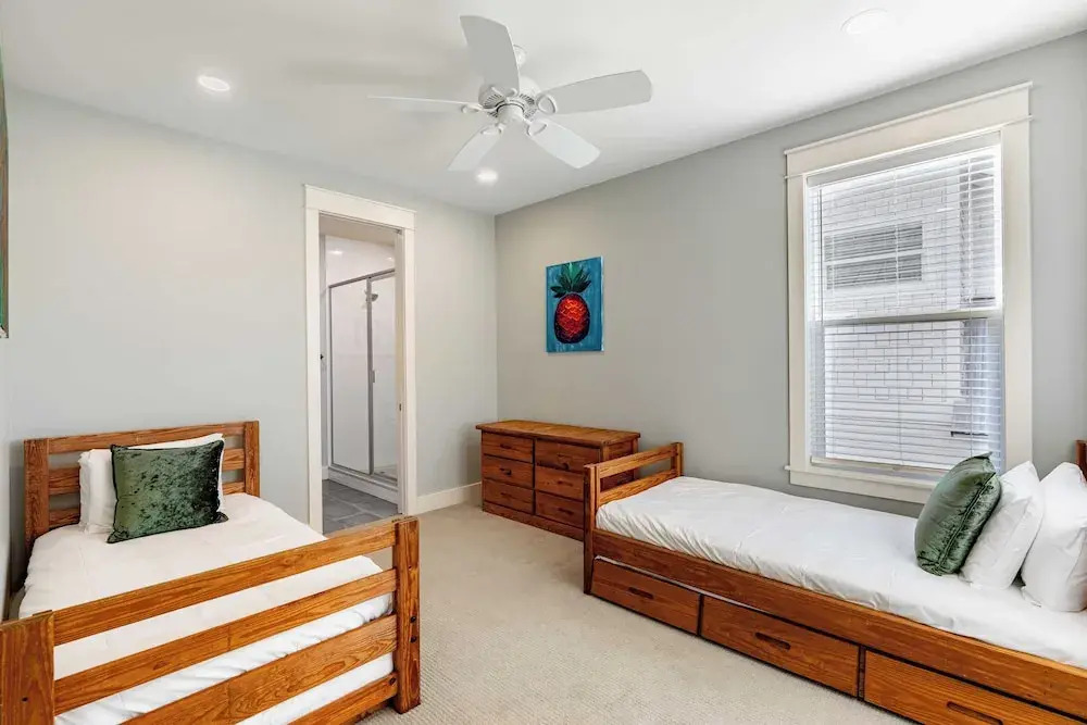 Gulf Coast Gem by Avantstay 3 Blocks to Beach & Town Plaza Community Pool