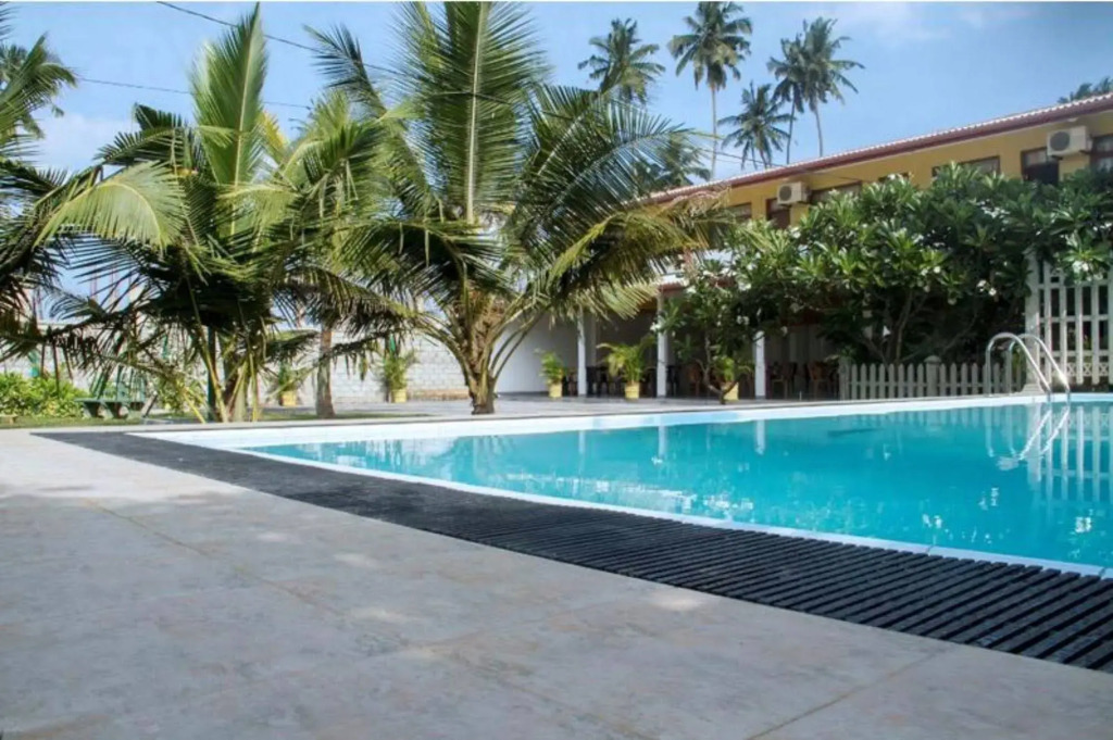 Larns Villa Hotel & Apartment