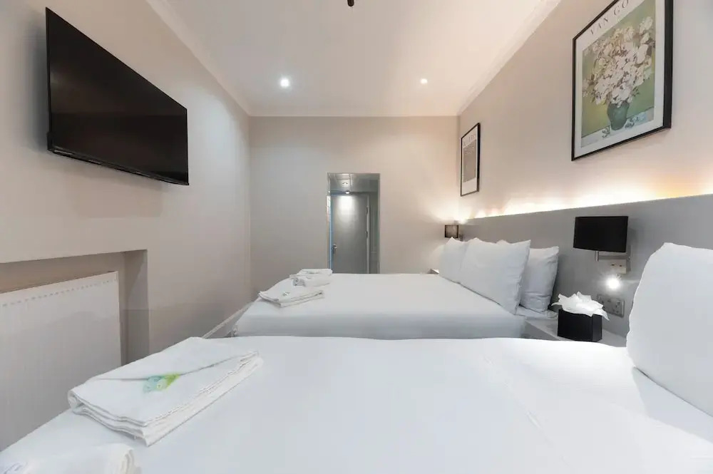 MARINA HOTEL London