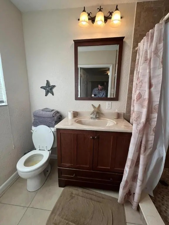 Waterfront renovated 3/2 close to everything
