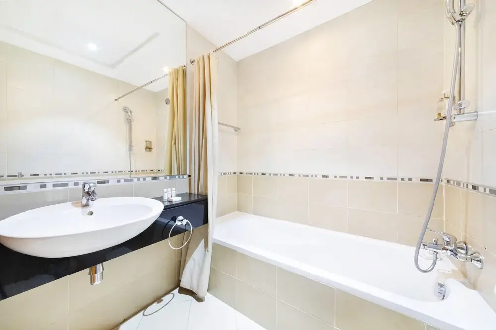 Maison Privee - Spacious Apt w/ Beach, Pool and Marina Access