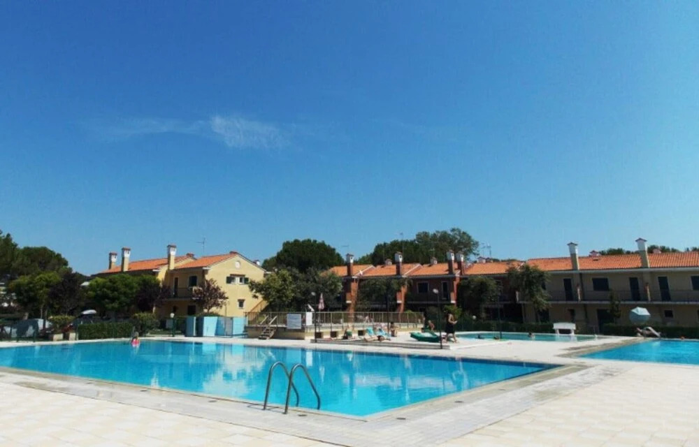 Cozy Villa With Private Fenced Garden and Pool