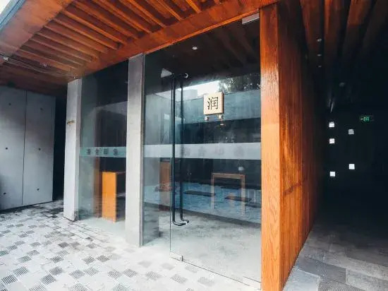 Waiting Hotel (Shanghai Jinqiao Store)