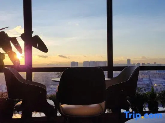 TiAmo City · Sky View Hotel (Kunming Zhongjiao Jindi Wujiaba Metro Station Branch)