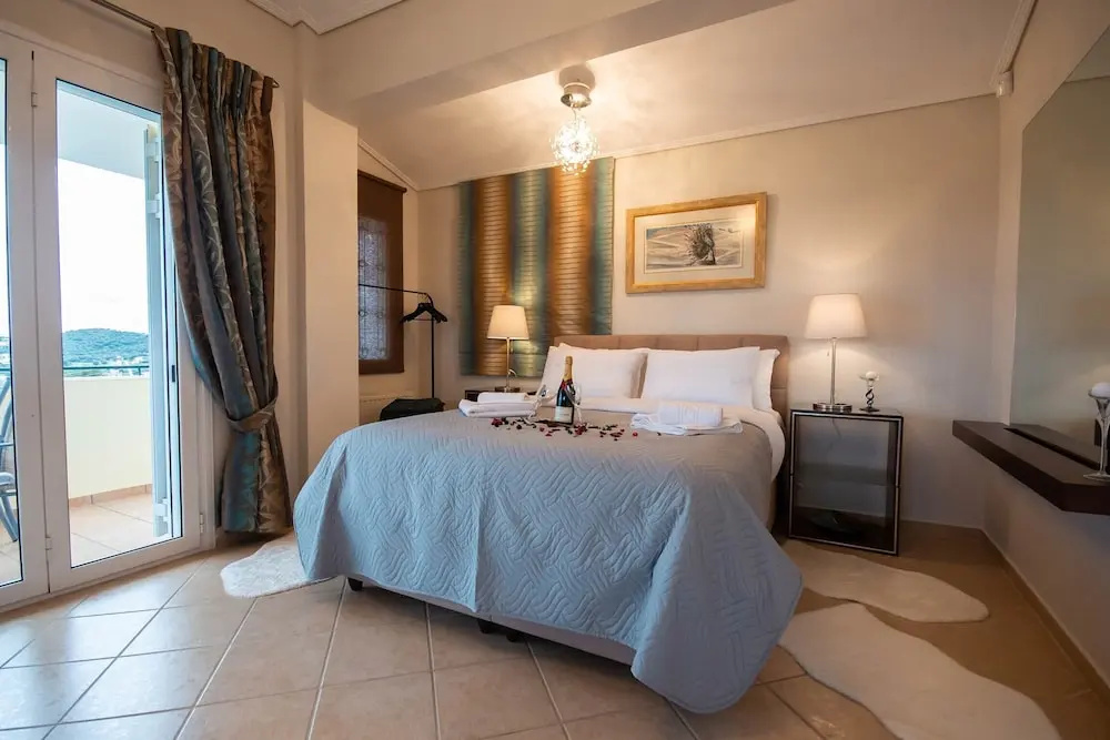 Daphne's Elegant Apartment With an Amazing sea View of the Aegean Sea!